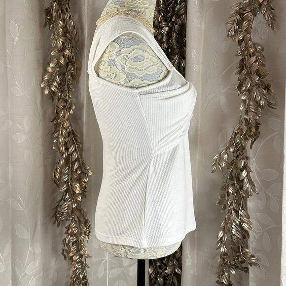 Listicle Women’s M white Ribbed Twist Front Sleeveless Top Medium - Picture 4 of 8